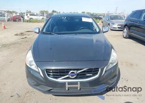 2013 Volvo S60 T6 z USA, uszkodzony, nr VIN YV1902FH2D1229743
